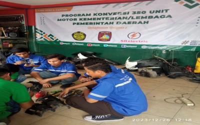 SMK YPM 4 Taman Bekerjasama dengan Kementrian ESDM untuk merakit Motor konversi